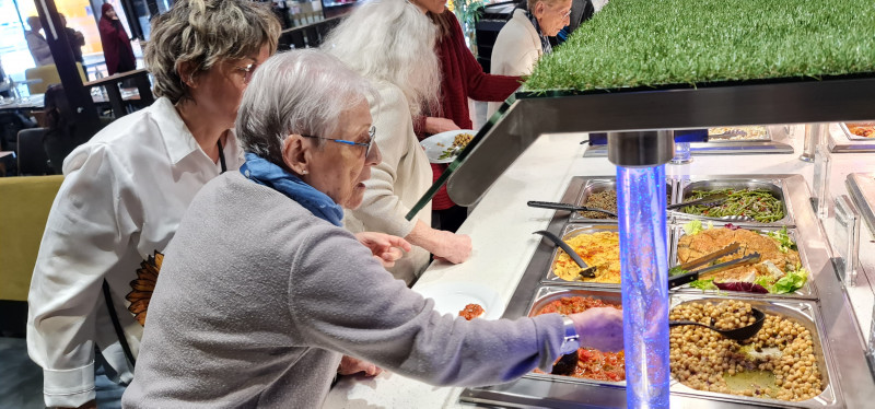 Une Sortie au Restaurant pour les Résidents du Sacré Coeur