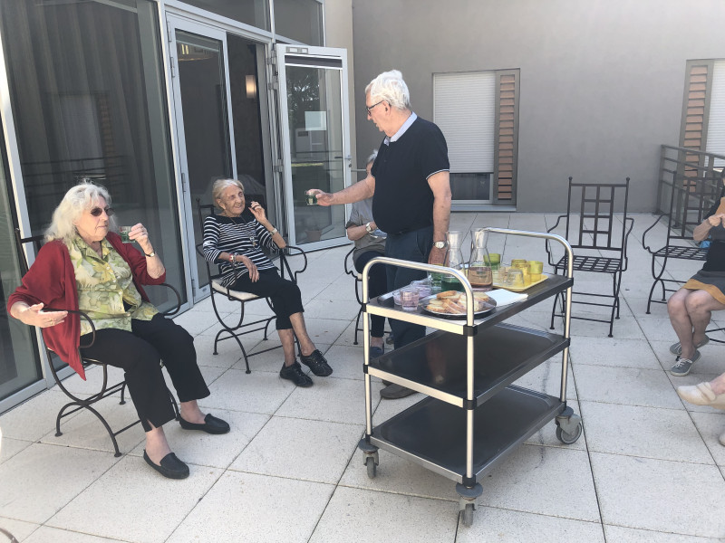 Collation en terrasse.