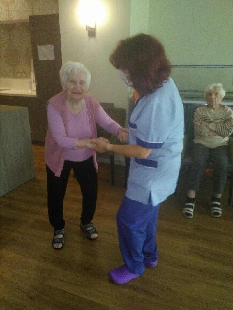 On danse à l'unité protégée.