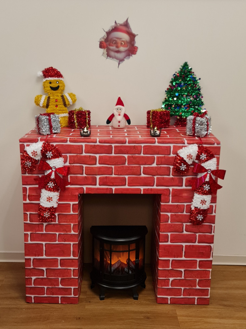 Création d'un Calendrier de l'Avent et d'une Cheminée de Noël par nos Résidents