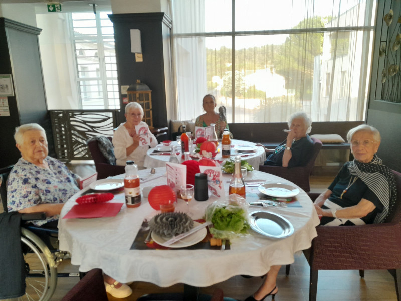 Jeudi 28 juillet 2022, repas en soirée.